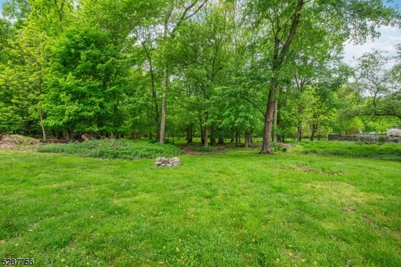 17 Oakwood Ave Pequannock, NJ 07440