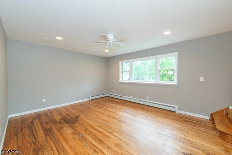 17 Oakwood Ave Pequannock, NJ 07440