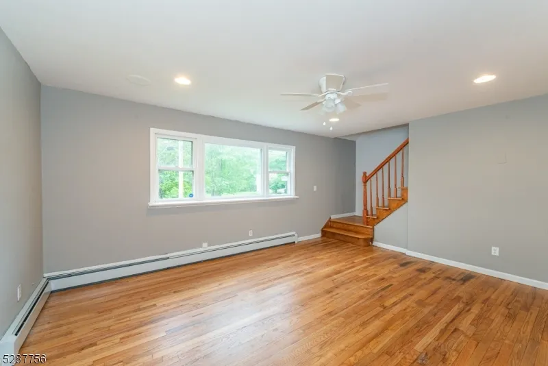 17 Oakwood Ave Pequannock, NJ 07440