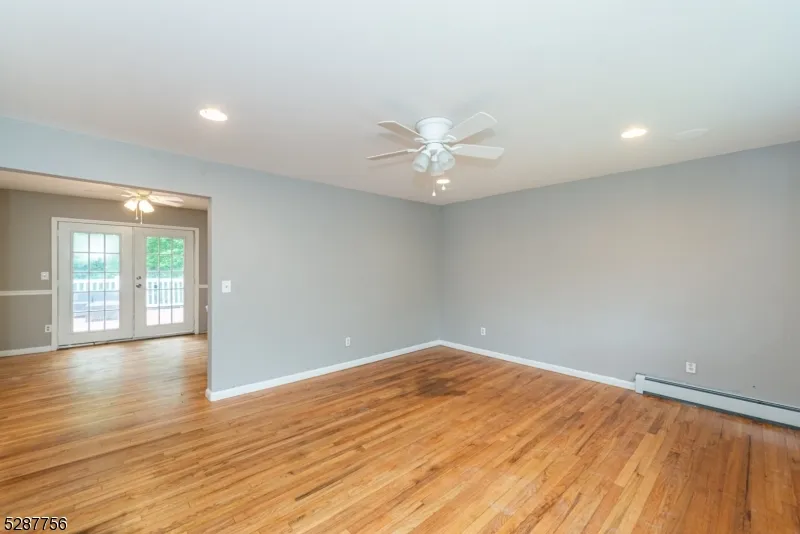 17 Oakwood Ave Pequannock, NJ 07440