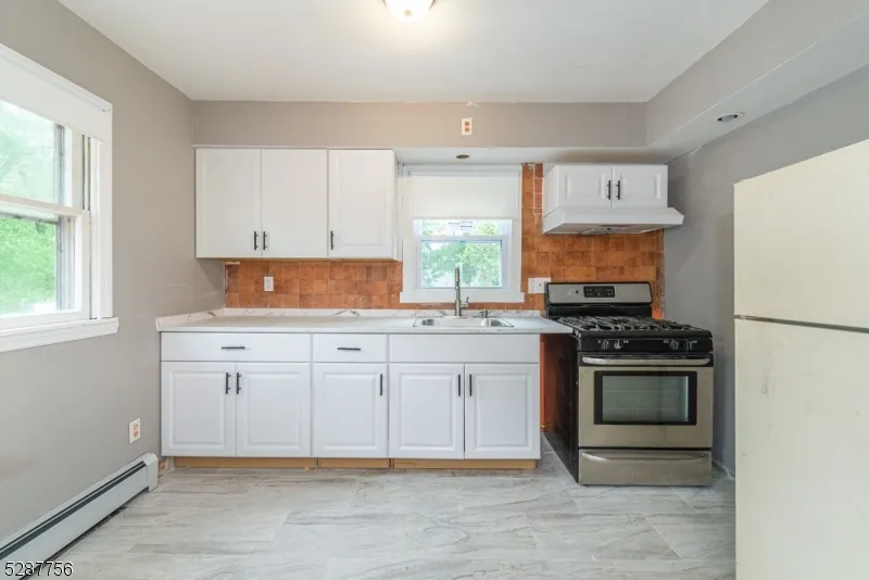 17 Oakwood Ave Pequannock, NJ 07440