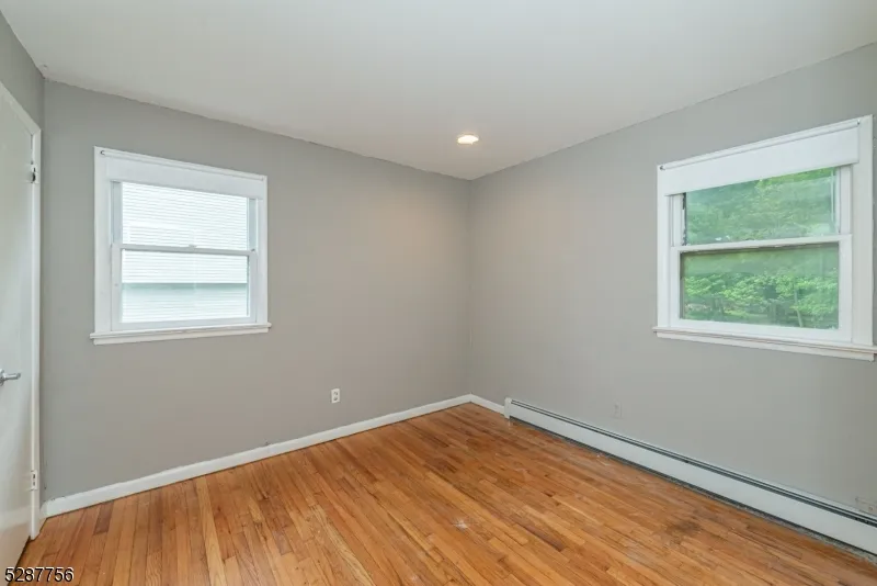 17 Oakwood Ave Pequannock, NJ 07440