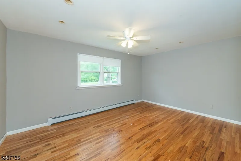 17 Oakwood Ave Pequannock, NJ 07440