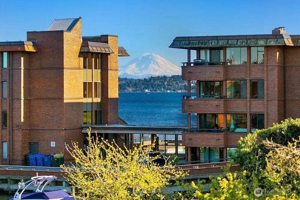 2360 43rd Avenue E #303 Seattle, WA 98112