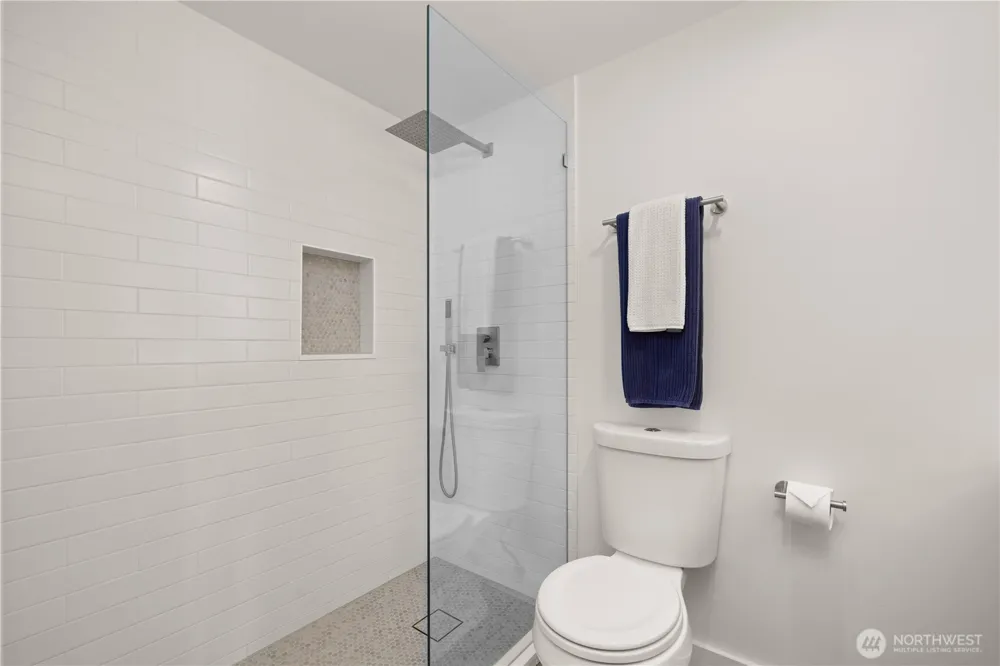 2360 43rd Avenue E #303 Seattle, WA 98112