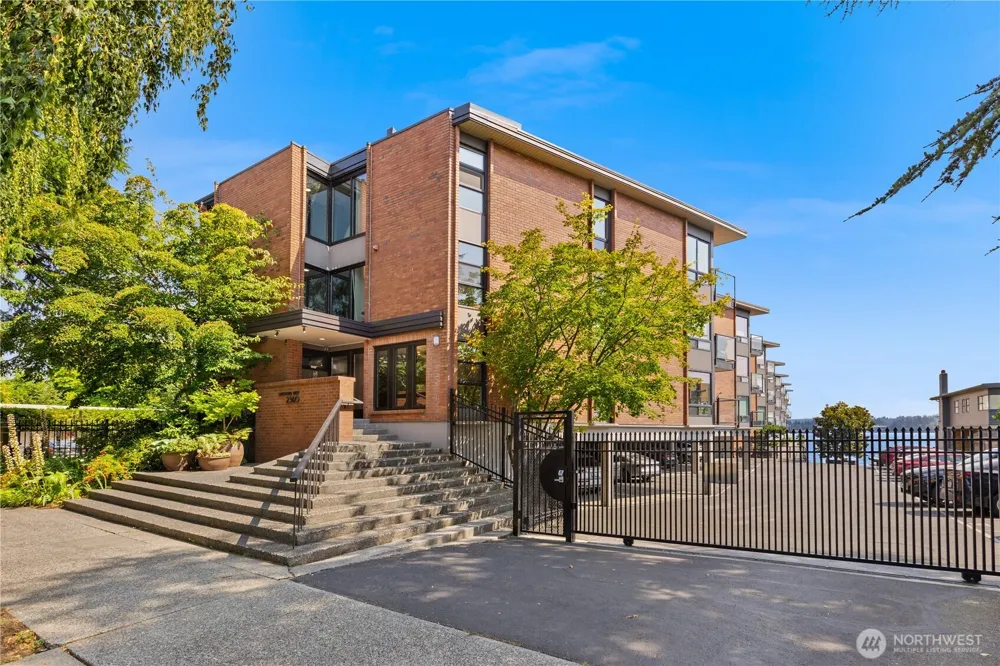 2360 43rd Avenue E #303 Seattle, WA 98112