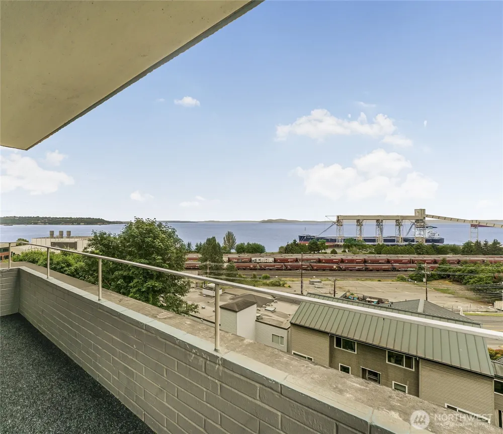 521 5th Avenue W #306 Seattle, WA 98119
