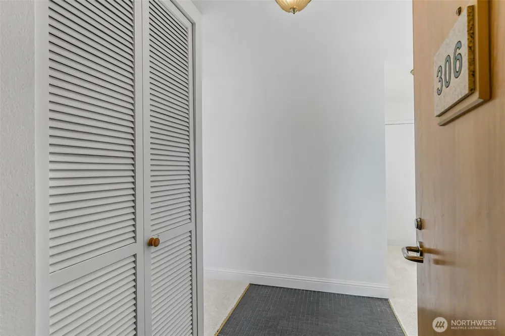 521 5th Avenue W #306 Seattle, WA 98119