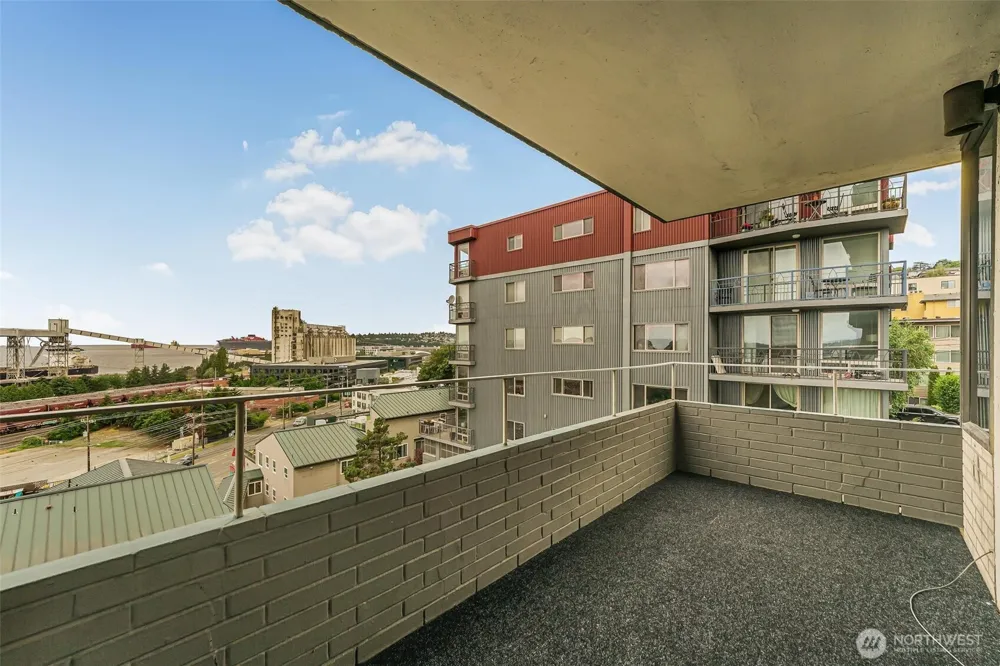 521 5th Avenue W #306 Seattle, WA 98119
