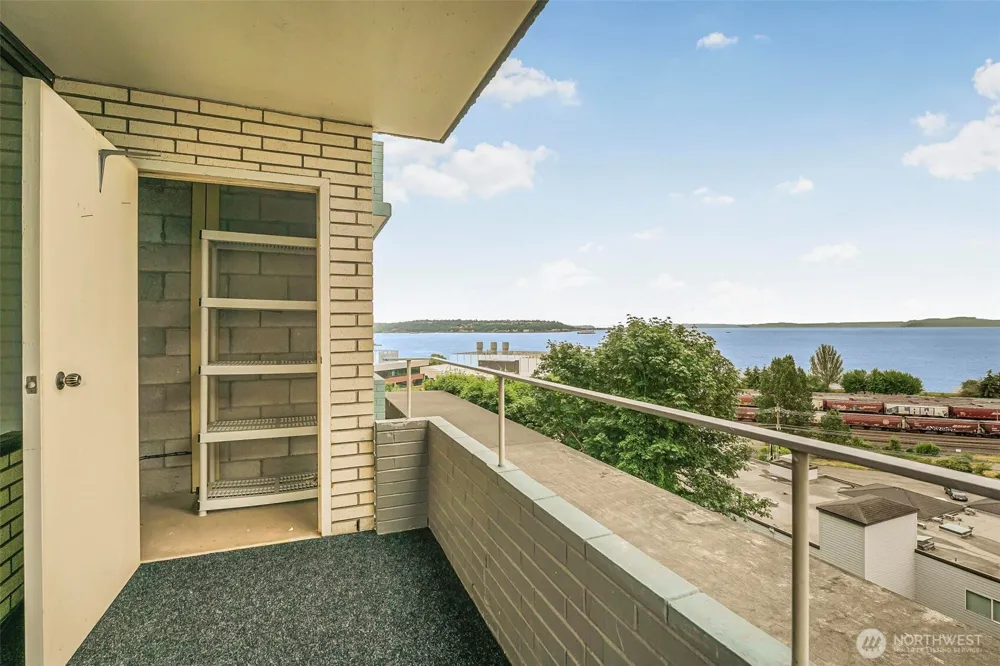 521 5th Avenue W #306 Seattle, WA 98119