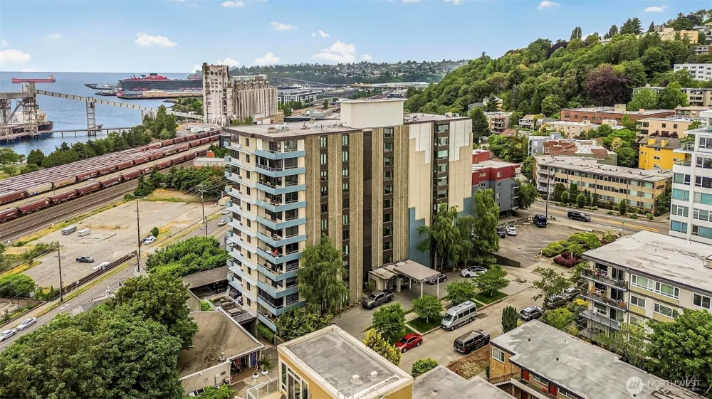 521 5th Avenue W #306 Seattle, WA 98119