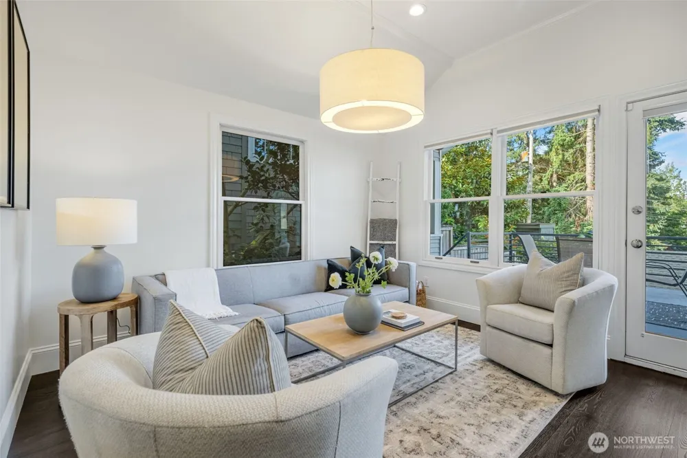 805 33rd Avenue E Seattle, WA 98112