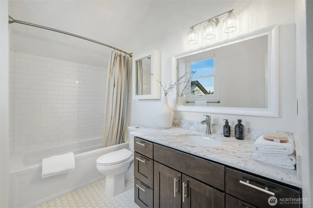 805 33rd Avenue E Seattle, WA 98112