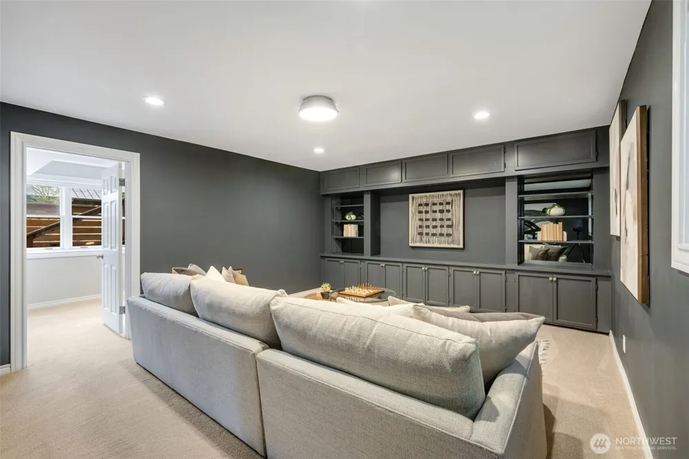 805 33rd Avenue E Seattle, WA 98112