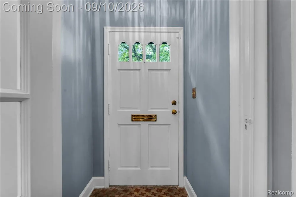 456 Manor Street Grosse Pointe Farms City, MI 48236