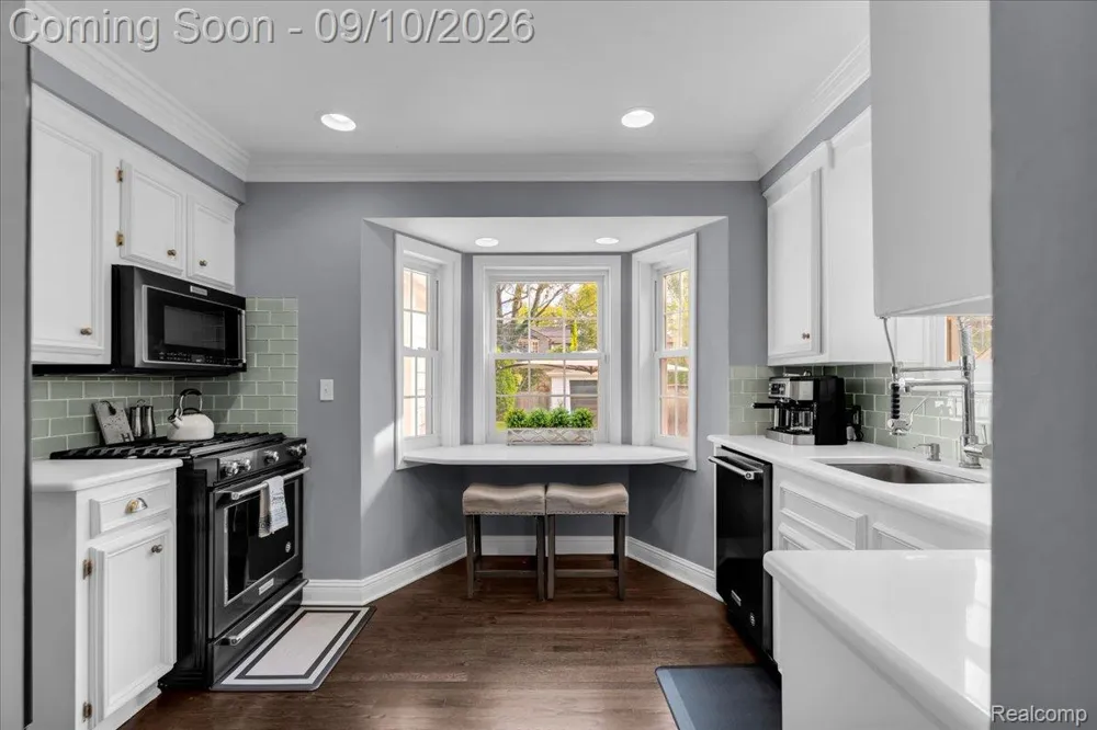 456 Manor Street Grosse Pointe Farms City, MI 48236