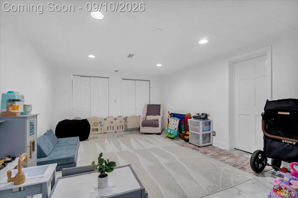 456 Manor Street Grosse Pointe Farms City, MI 48236