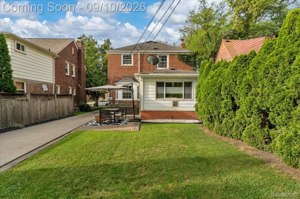 456 Manor Street Grosse Pointe Farms City, MI 48236