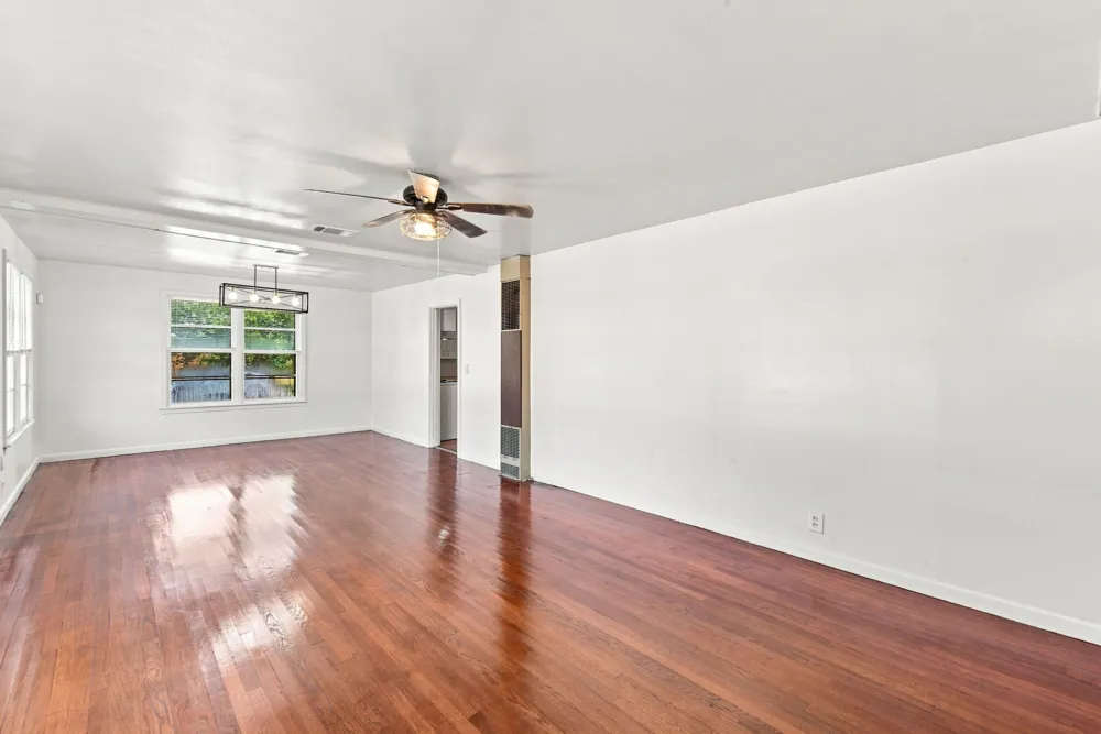 312 S Wilson Avenue Giddings, TX 78942