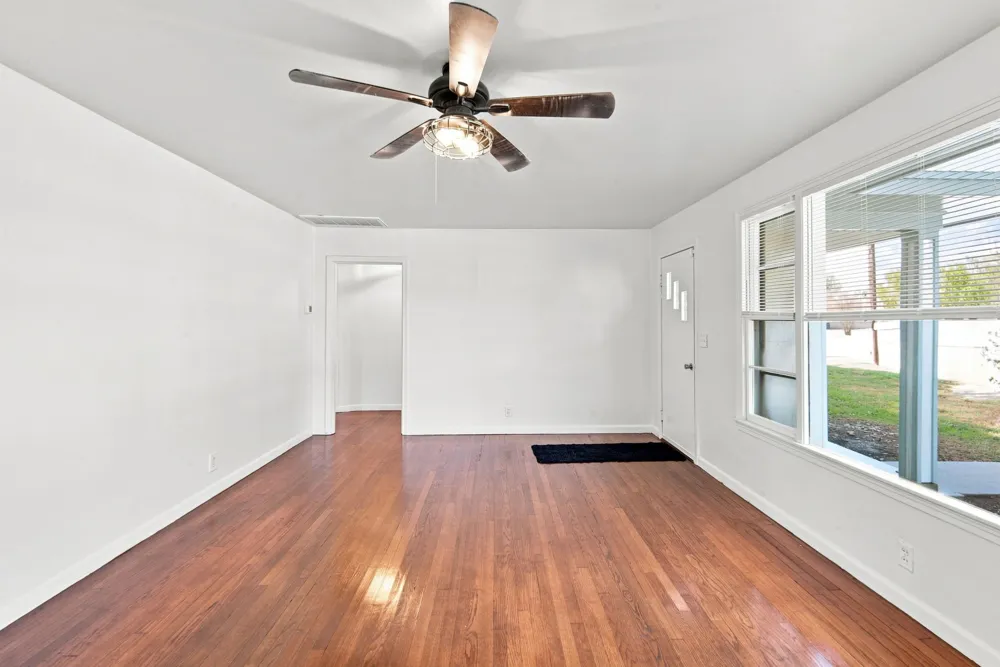 312 S Wilson Avenue Giddings, TX 78942