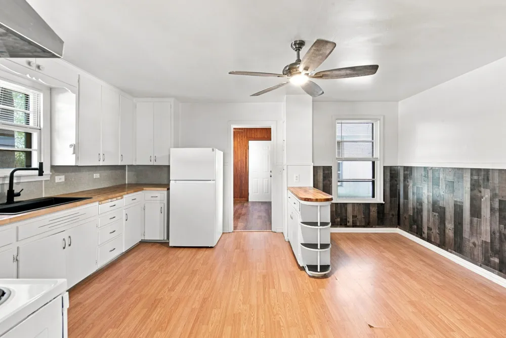 312 S Wilson Avenue Giddings, TX 78942