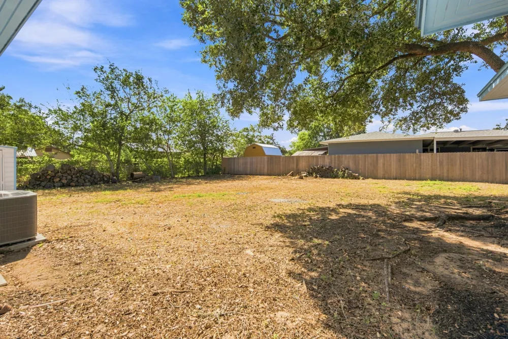 312 S Wilson Avenue Giddings, TX 78942
