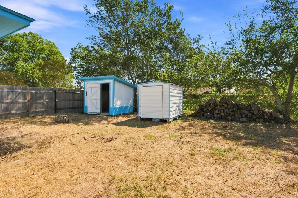 312 S Wilson Avenue Giddings, TX 78942