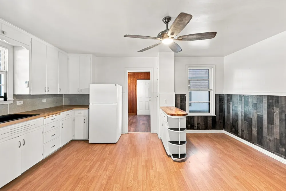312 S Wilson Avenue Giddings, TX 78942