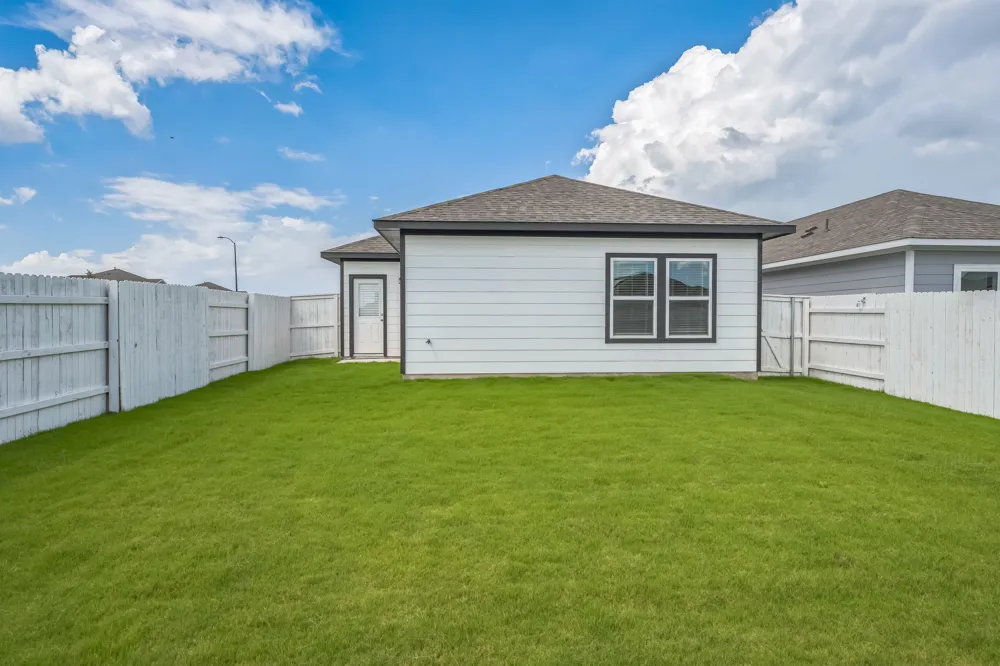 107 Honeybee Lane Elgin, TX 78621