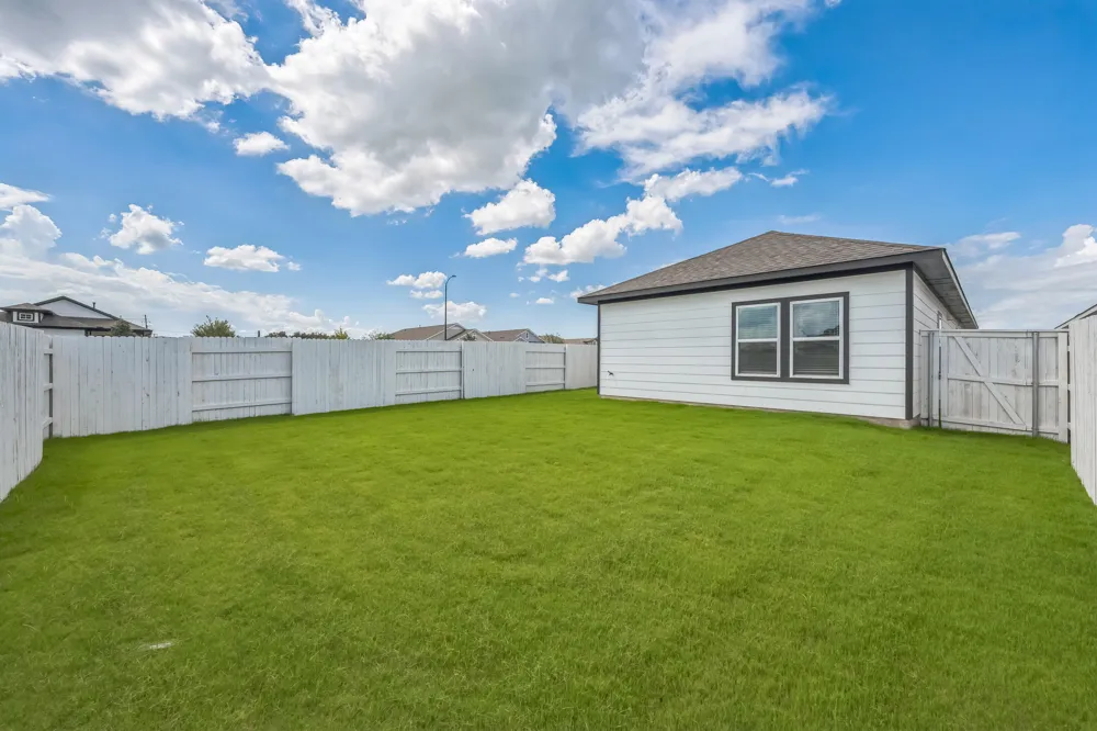 107 Honeybee Lane Elgin, TX 78621