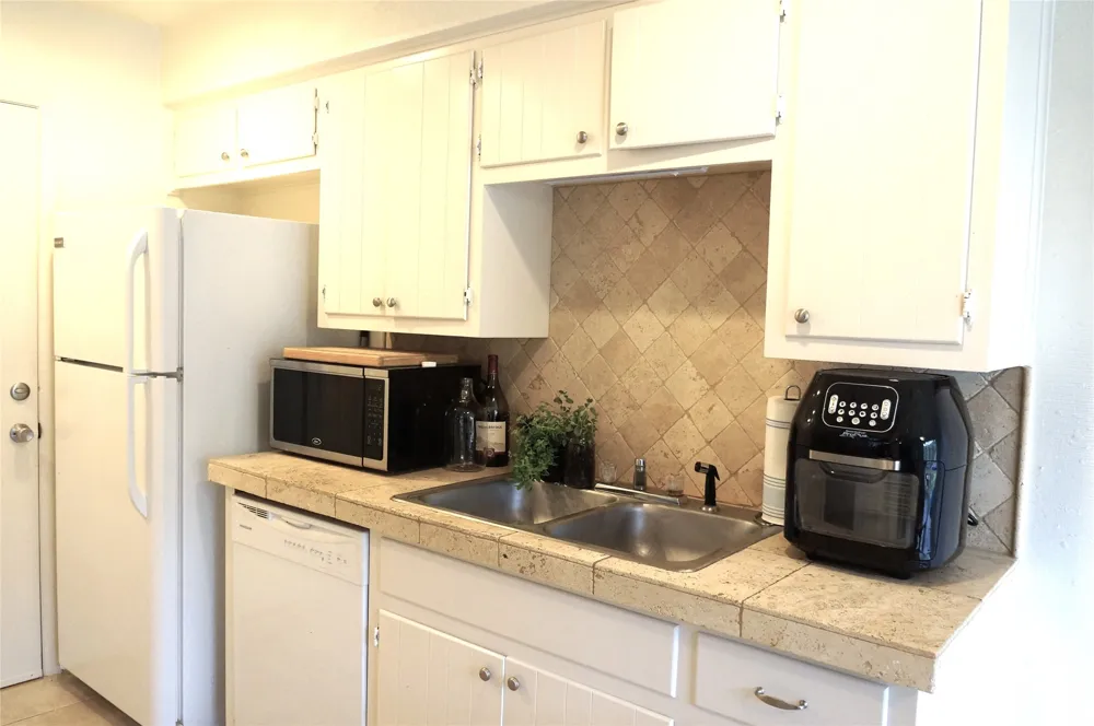 4904 Smokey Valley #B Austin, TX 78731