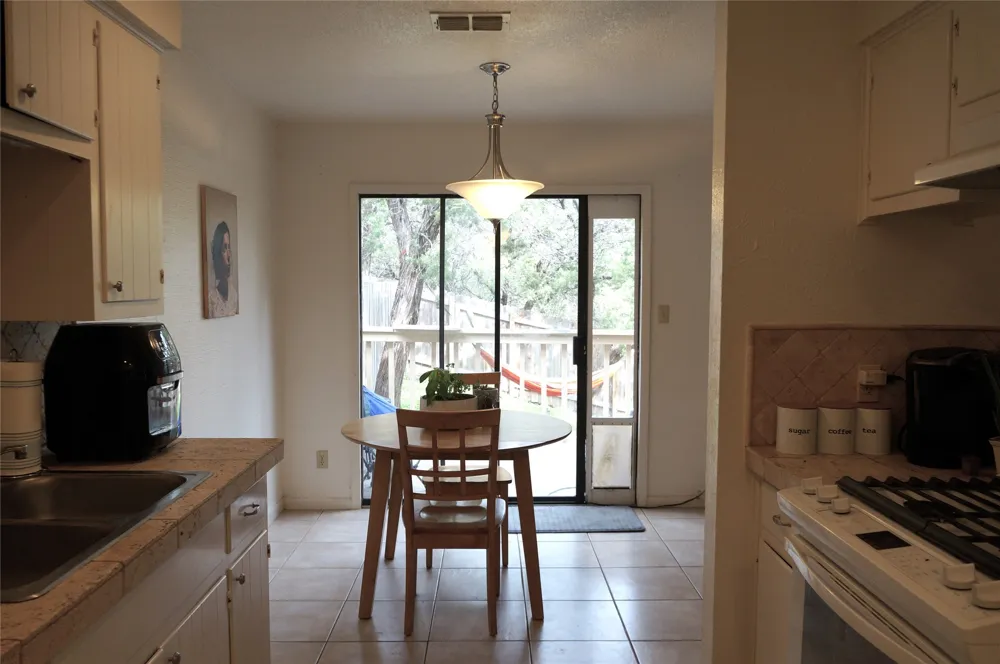 4904 Smokey Valley #B Austin, TX 78731