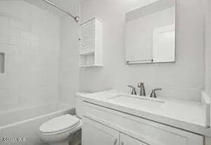 1694 Tiburon Court Thousand Oaks, CA 91362