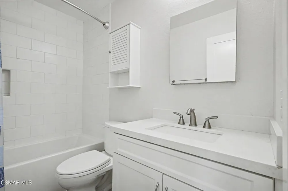 1694 Tiburon Court Thousand Oaks, CA 91362