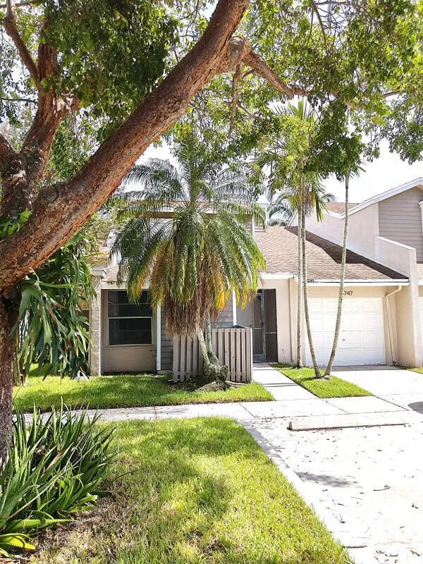 15747 Woodgate Place Sunrise, FL 33326