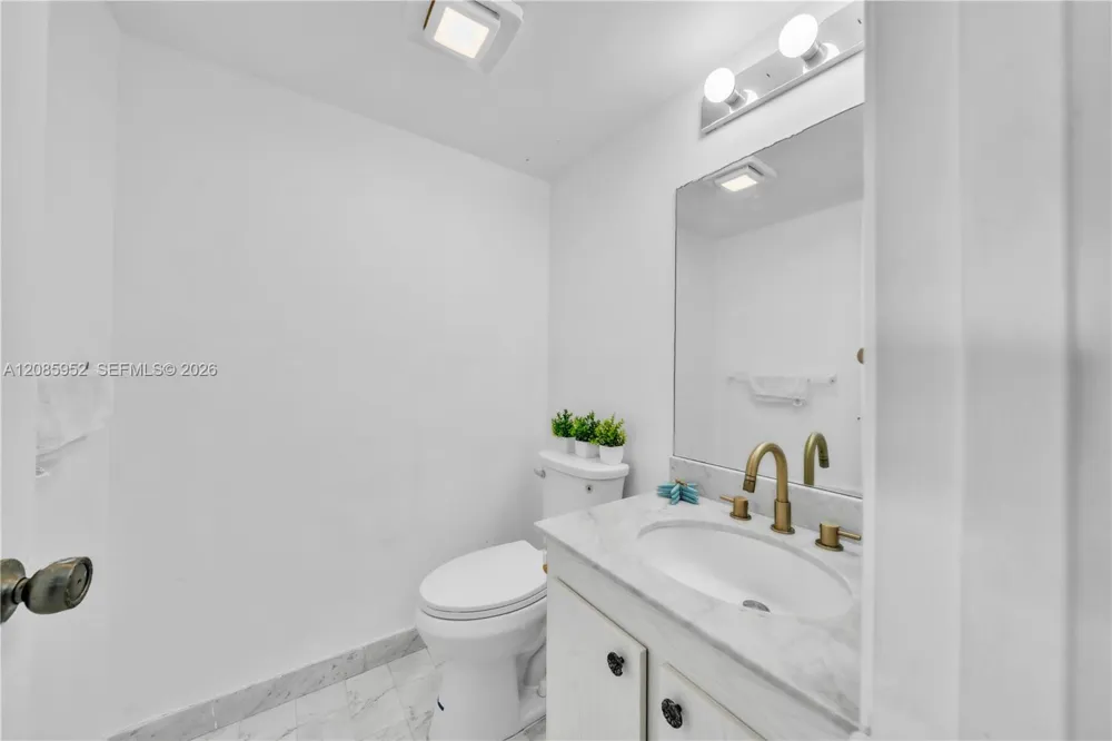 2401 S Ocean Dr #1702 Hollywood, FL 33019