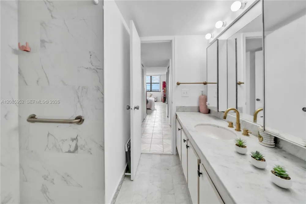 2401 S Ocean Dr #1702 Hollywood, FL 33019