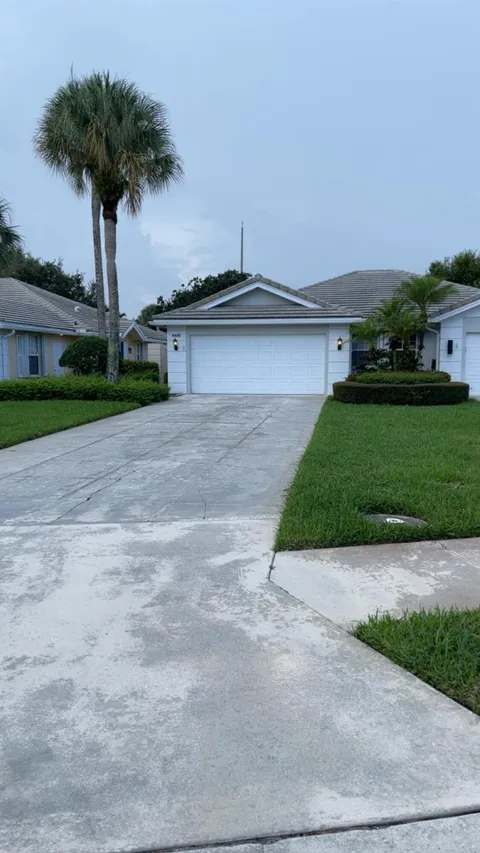 4426 LACEY OAK DRIVE