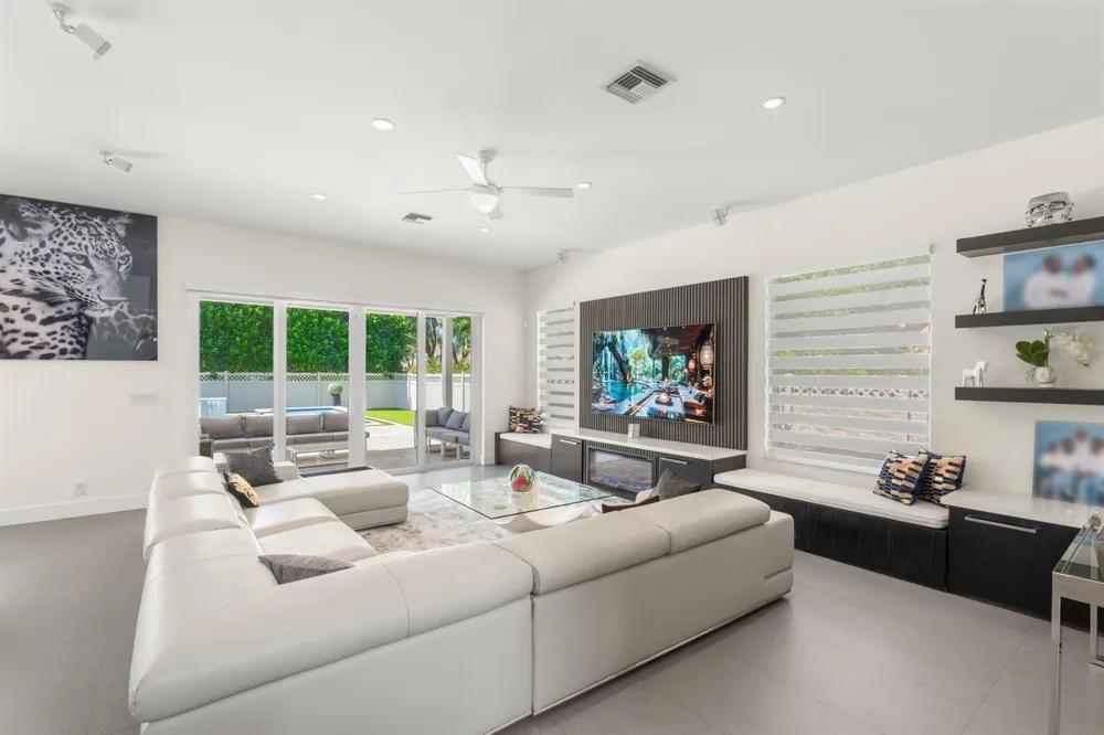 1254 NW 102ND WAY Coral Springs, FL 33071