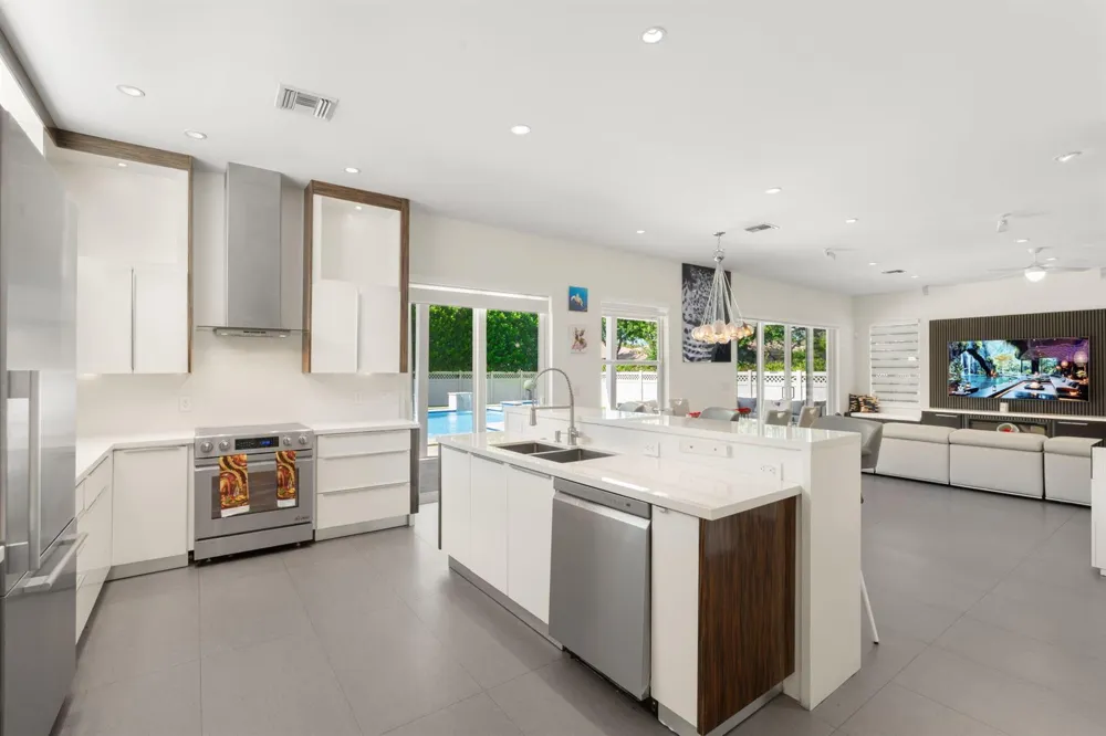 1254 NW 102ND WAY Coral Springs, FL 33071