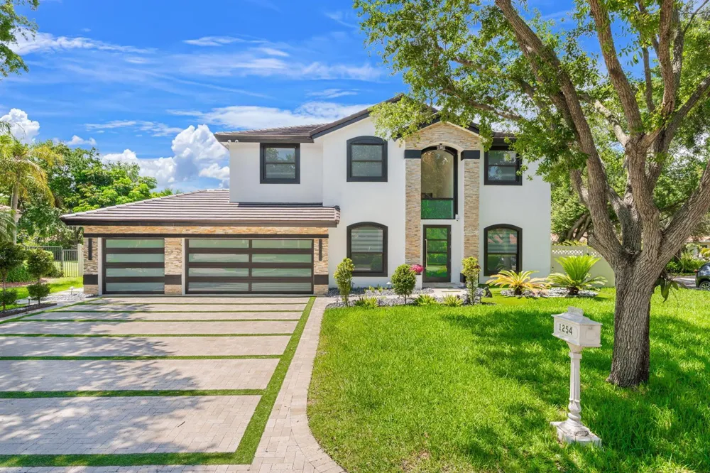 1254 NW 102ND WAY Coral Springs, FL 33071