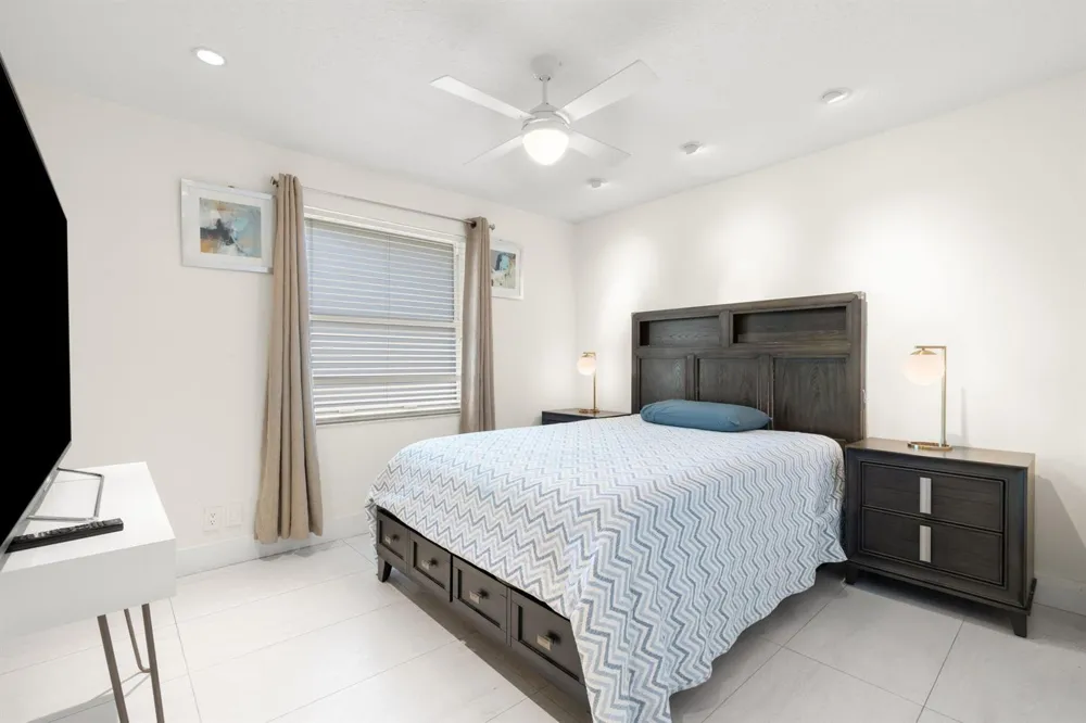 1254 NW 102ND WAY Coral Springs, FL 33071