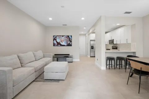 950 Marina Del Ray Lane #4