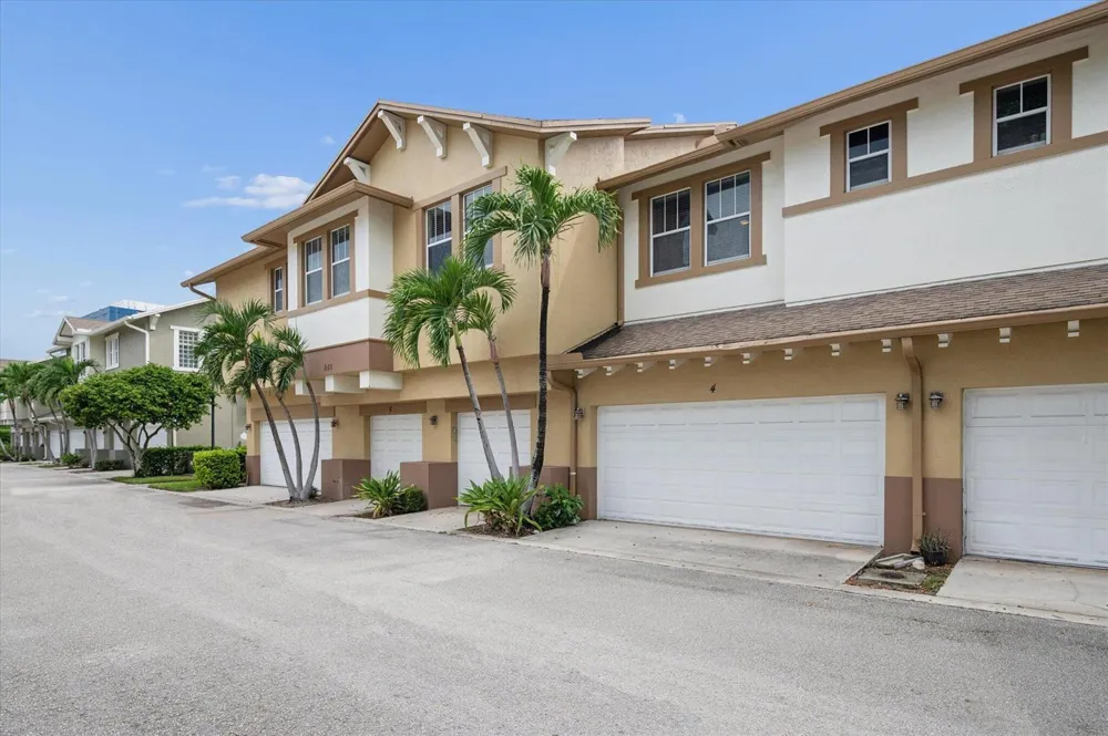 950 Marina Del Ray Lane #4 West Palm Beach, FL 33401