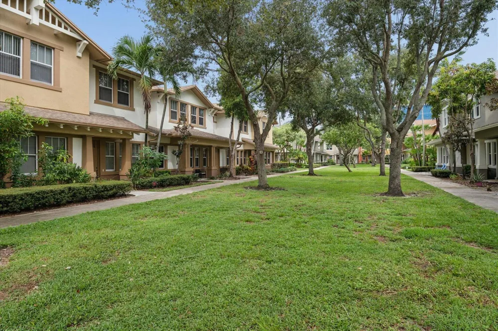 950 Marina Del Ray Lane #4 West Palm Beach, FL 33401