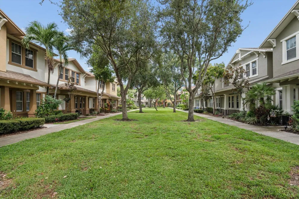 950 Marina Del Ray Lane #4 West Palm Beach, FL 33401