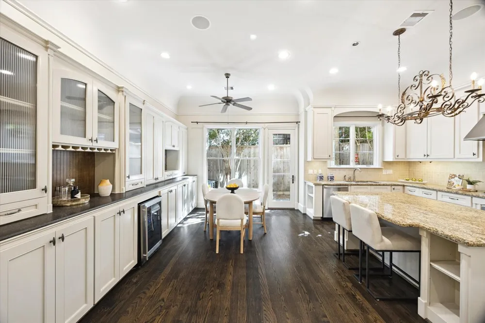 2145 Fairview Avenue Houston, TX 77019