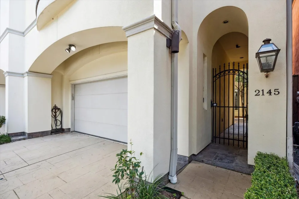 2145 Fairview Avenue Houston, TX 77019