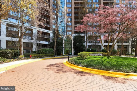 10101 GROSVENOR PLACE #701