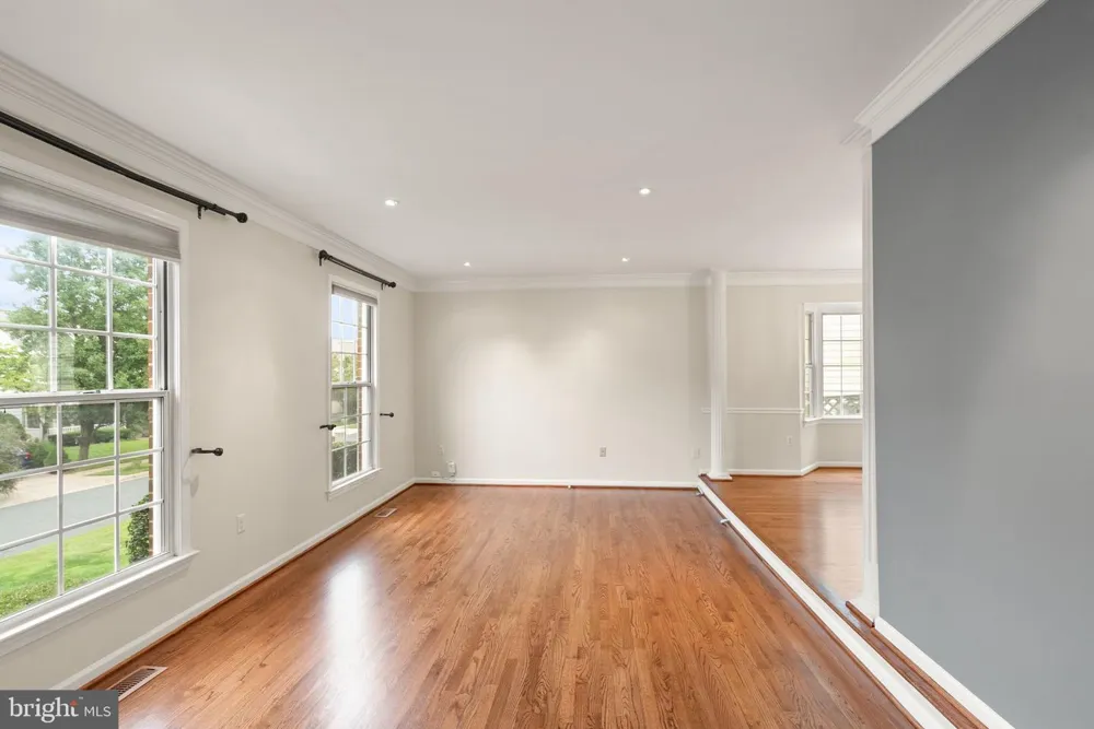 18 SOLITAIRE COURT Gaithersburg, MD 20878